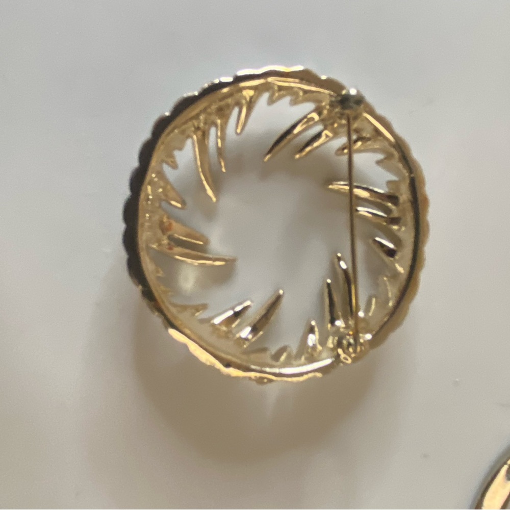 Vintage Sarah Coventry two tone silver & gold tone brooch guc - Picture 3 of 4